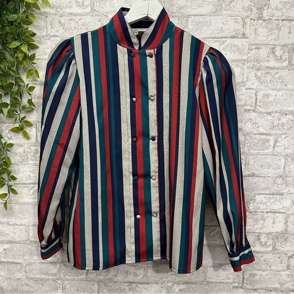 wayne rogers Tops - VINTAGE Wayne‎ Rogers button down women’s size S striped colorful